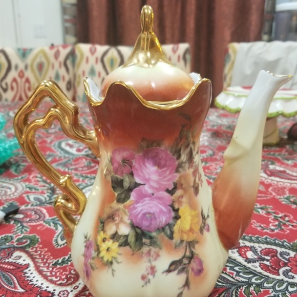 Antique Ornate Victorian Teapot - Gold Trimmed - Picture 4 of 6